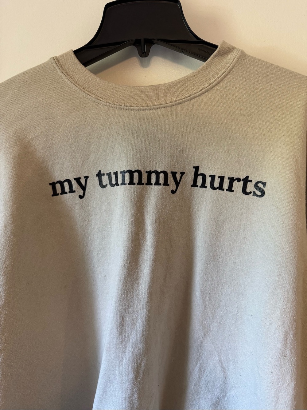Gildan Beige Crewneck Sweatshirt with "my tummy hurts" Text - Picture 2 of 4